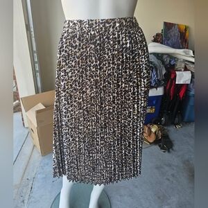 Pretty Little Thing Leopard Print Pleated Skirt